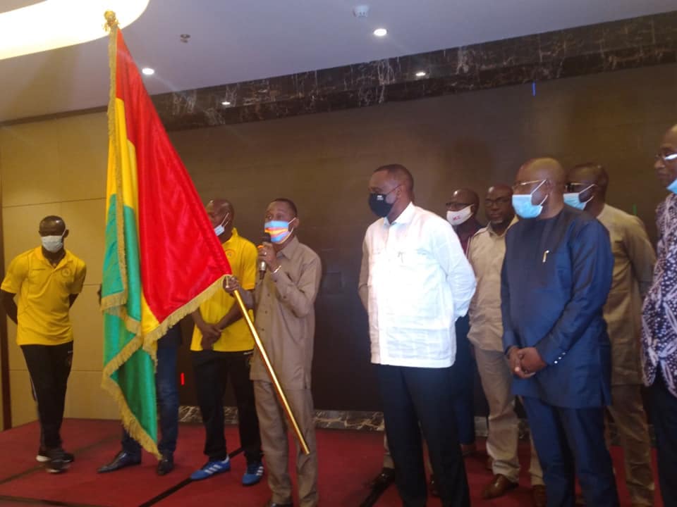 cérémonie officielle de remise du drapeau tricolore au Syli National Local